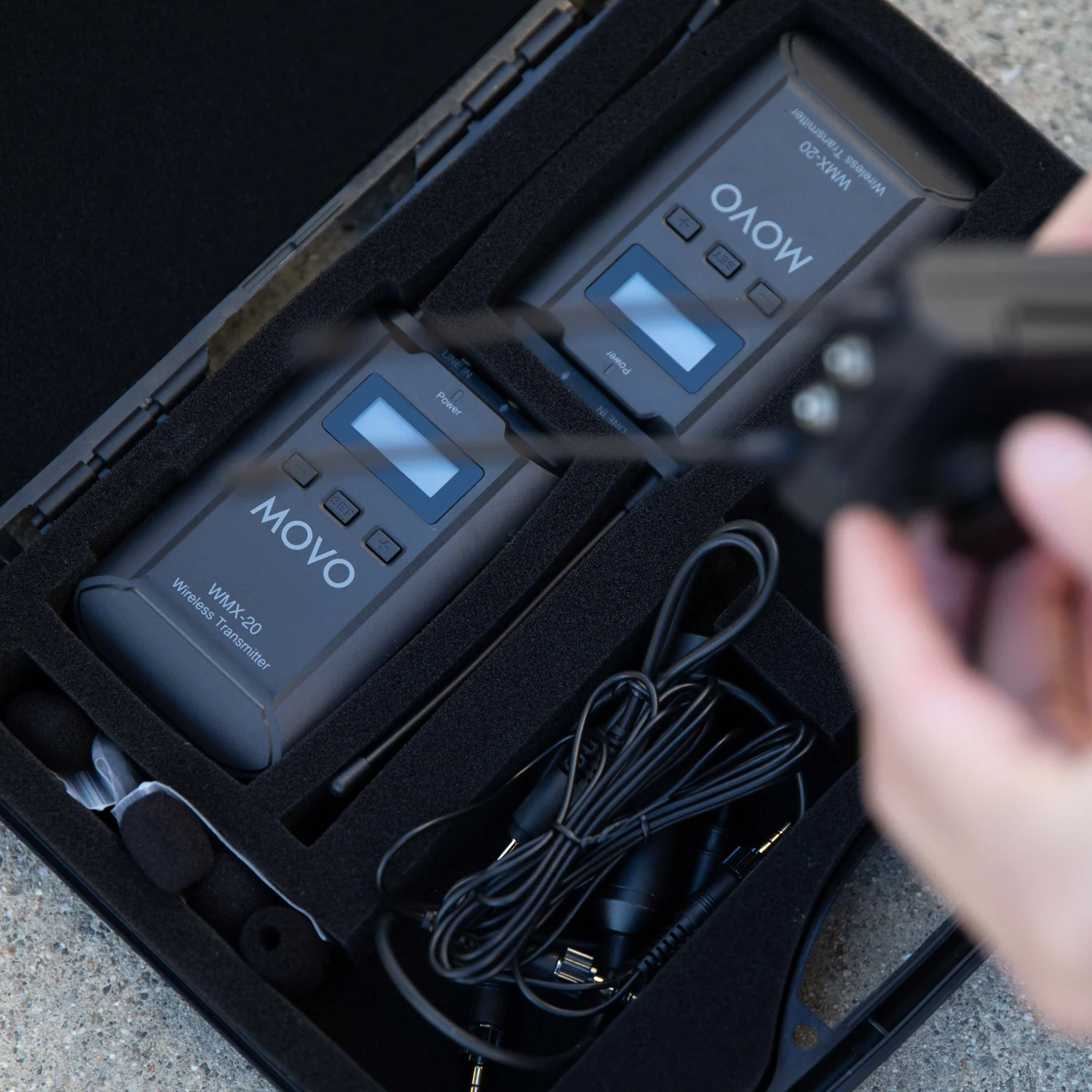 WMX-20-DUO | UHF Dual Wireless Lavalier Microphone System | Movo - Image 8
